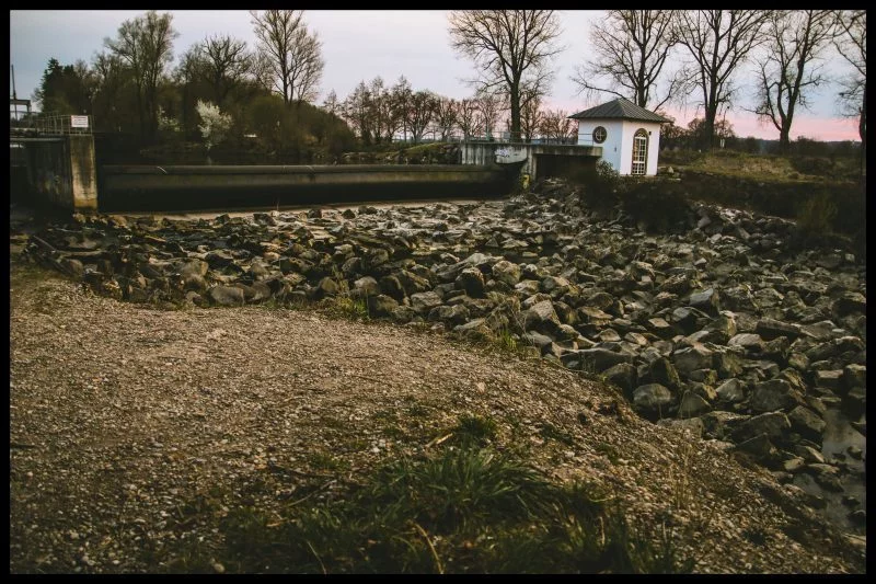 steine-statt-wasser-4ce55c85-90a9-4d90-8679-90e2a7838240